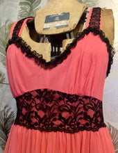 Load image into Gallery viewer, Pink & Black Peignoir Set