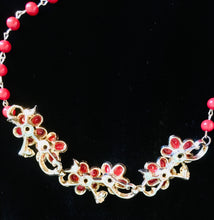 Load image into Gallery viewer, Floral Beaded Necklace