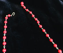 Load image into Gallery viewer, Floral Beaded Necklace