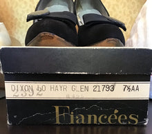 Load image into Gallery viewer, Fiancées Black Heels with Button and Bow