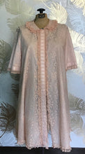 Load image into Gallery viewer, 50’s Blush Pink Lace Robe