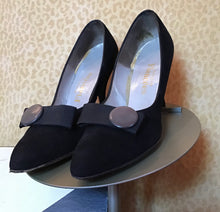 Load image into Gallery viewer, Fiancées Black Heels with Button and Bow