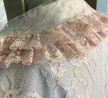 Load image into Gallery viewer, 50’s Blush Pink Lace Robe