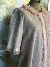 Load image into Gallery viewer, 50’s Blush Pink Lace Robe