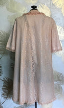 Load image into Gallery viewer, 50’s Blush Pink Lace Robe