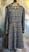 Load image into Gallery viewer, Mod Gray & White Daisy Dress