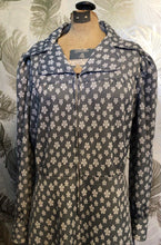 Load image into Gallery viewer, Mod Gray & White Daisy Dress