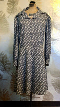 Load image into Gallery viewer, Mod Gray & White Daisy Dress