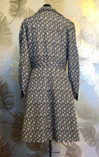 Load image into Gallery viewer, Mod Gray & White Daisy Dress