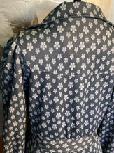 Load image into Gallery viewer, Mod Gray & White Daisy Dress