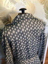 Load image into Gallery viewer, Mod Gray & White Daisy Dress