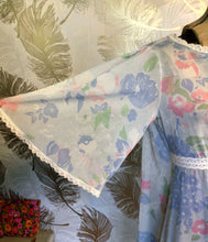 Load image into Gallery viewer, Miss Elaine Floral & Lace