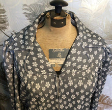 Load image into Gallery viewer, Mod Gray & White Daisy Dress