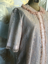 Load image into Gallery viewer, 50’s Blush Pink Lace Robe
