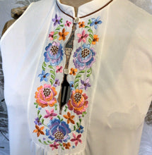 Load image into Gallery viewer, 60’s Floral Nightie
