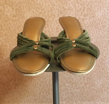 Load image into Gallery viewer, 60’s Velvet Slipper Sandals
