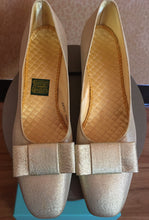 Load image into Gallery viewer, Gold Daniel Green Slippers
