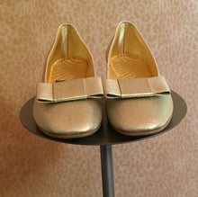 Load image into Gallery viewer, Gold Daniel Green Slippers
