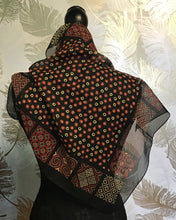 Load image into Gallery viewer, Geometric Print Scarf
