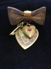 Load image into Gallery viewer, 40’s Hearts Pendant
